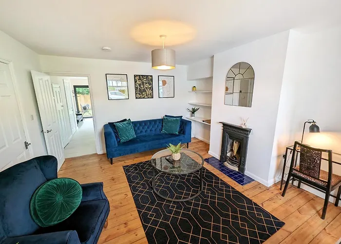 Central Cambridge, Charming 3-Bed House With Free Parking!