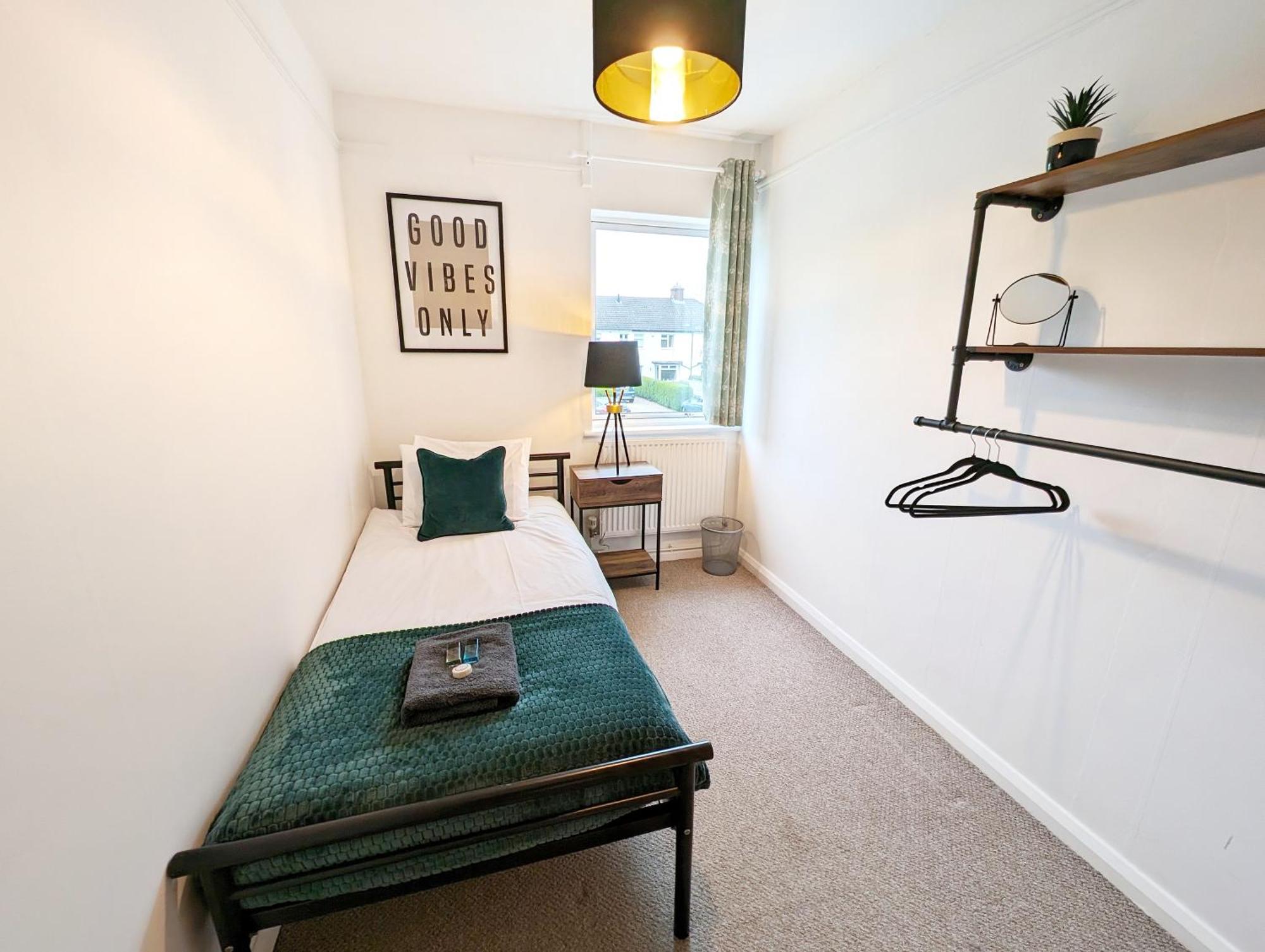 Holiday home Cambridge, Charming 3-bed House With Free Parking!