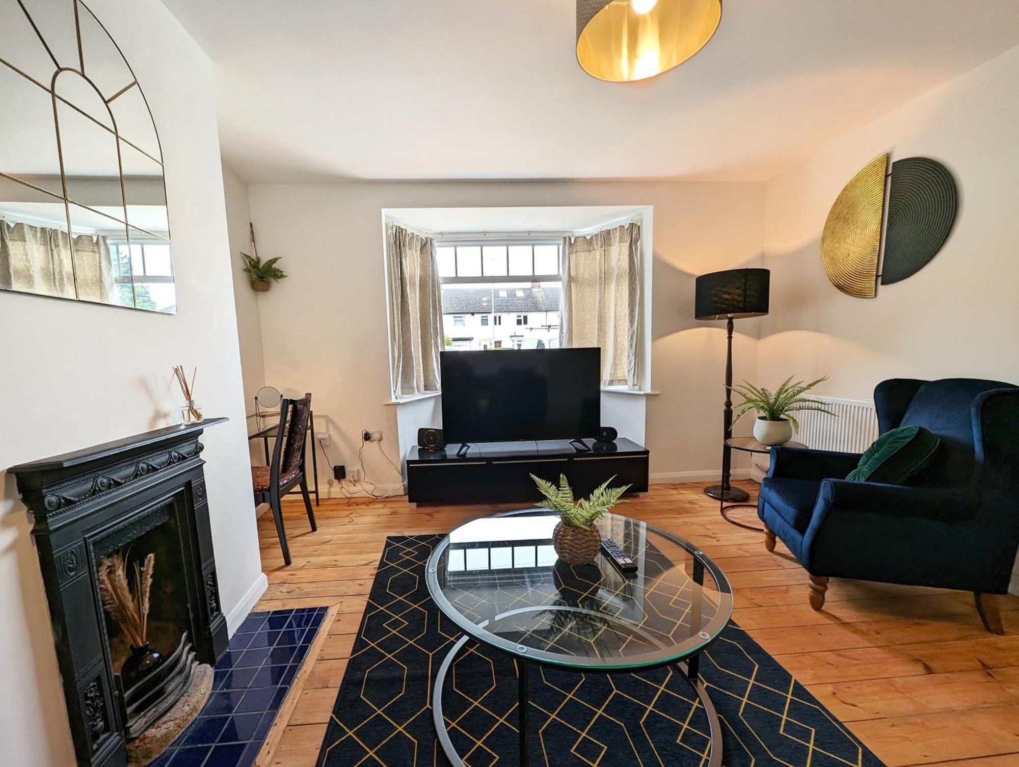 Holiday home Cambridge, Charming 3-bed House With Free Parking! *