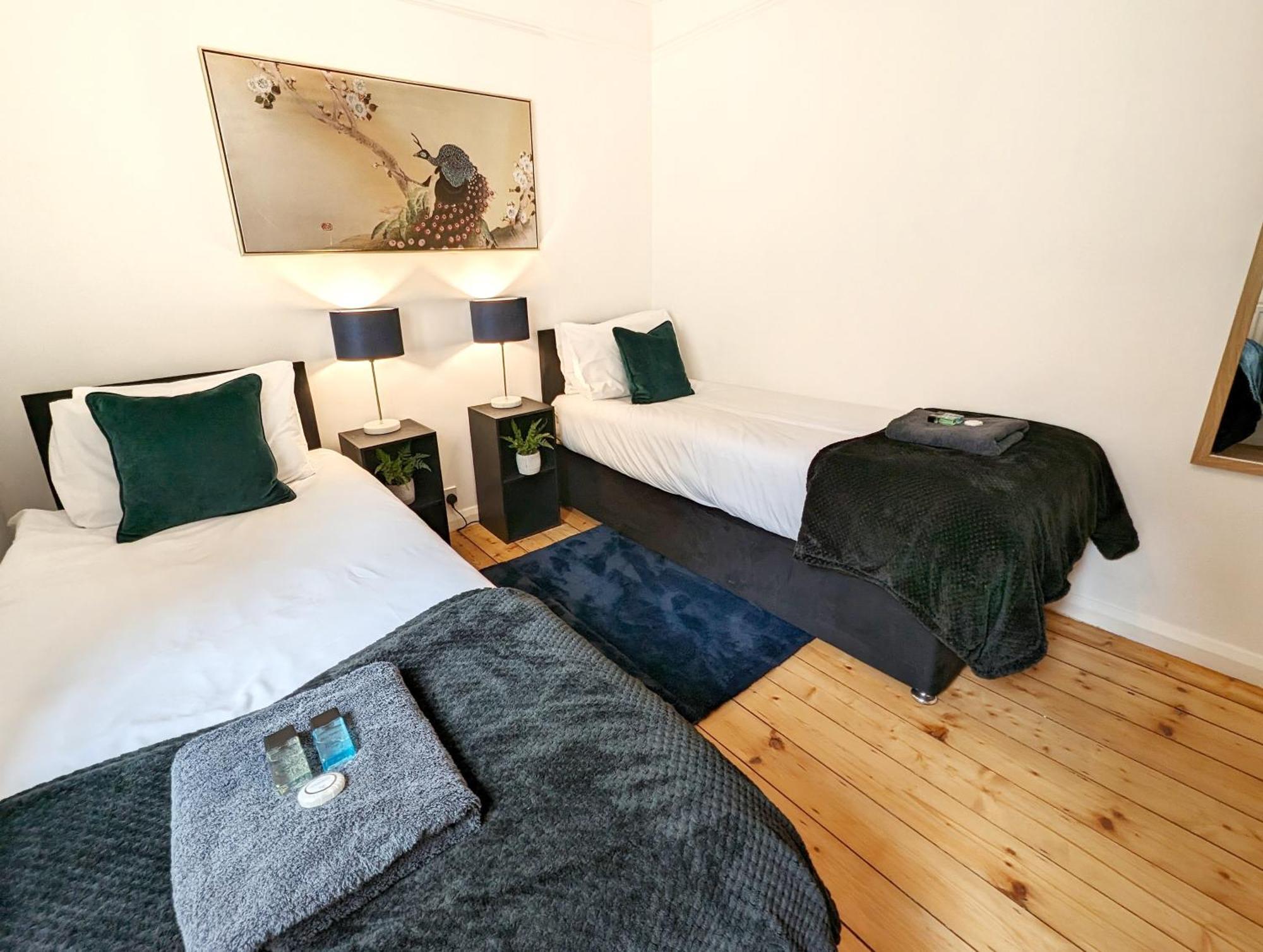 Holiday home Cambridge, Charming 3-bed House With Free Parking! *