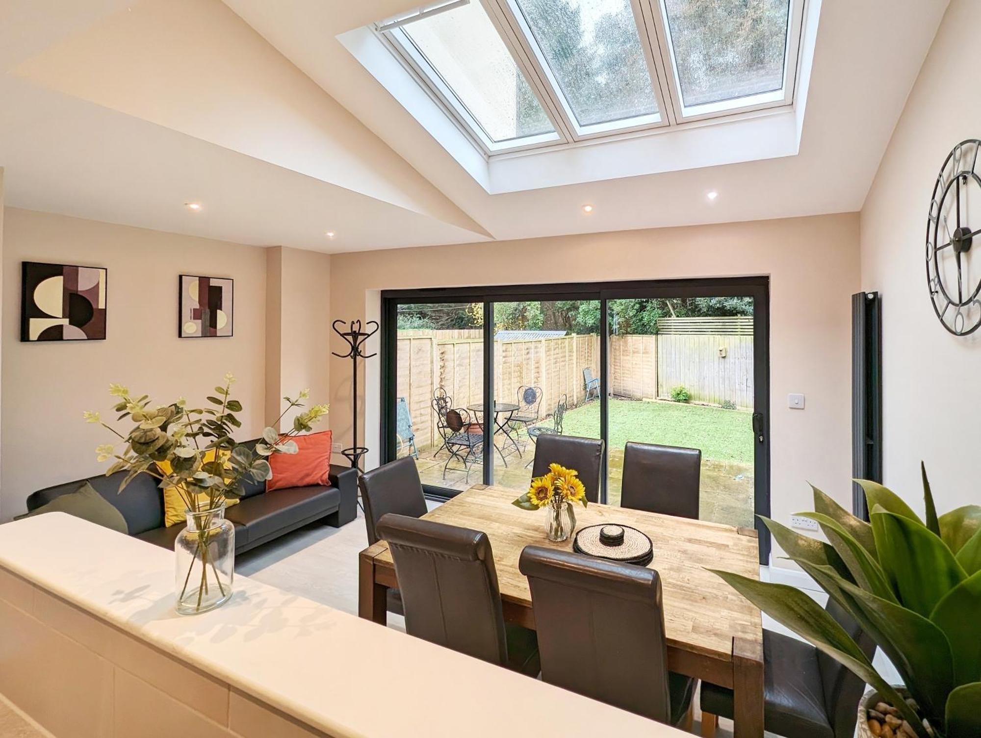 Holiday home Cambridge, Charming 3-bed House With Free Parking! *